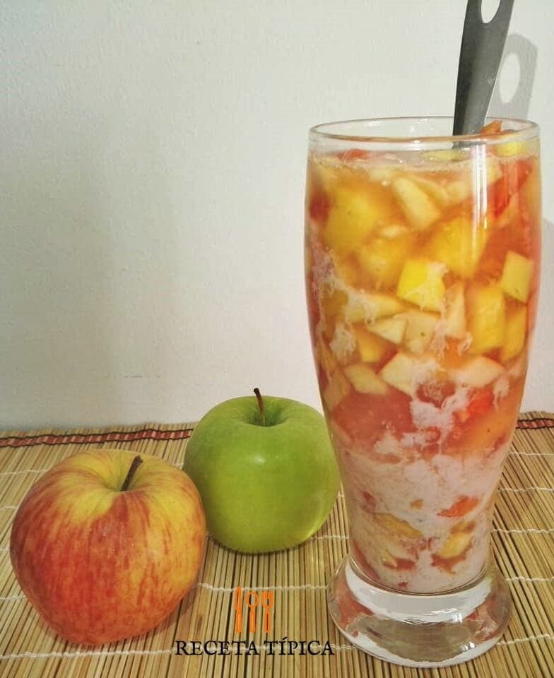 vaso con salpicón de frutas