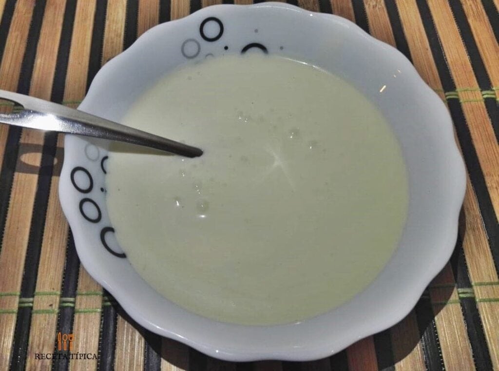 plato con crema de leche casera